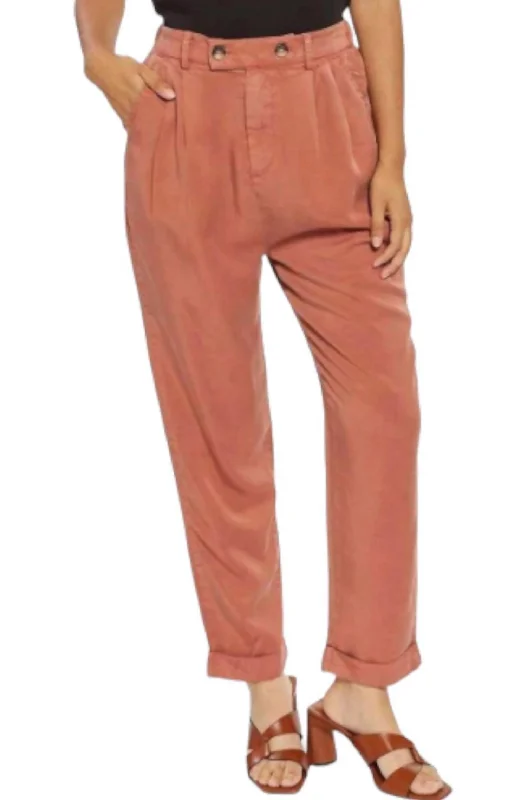 Easygoing Fashion Weekend Pants In Burndt Orange