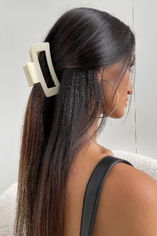Loose Fit Mika Claw Clip - Cream