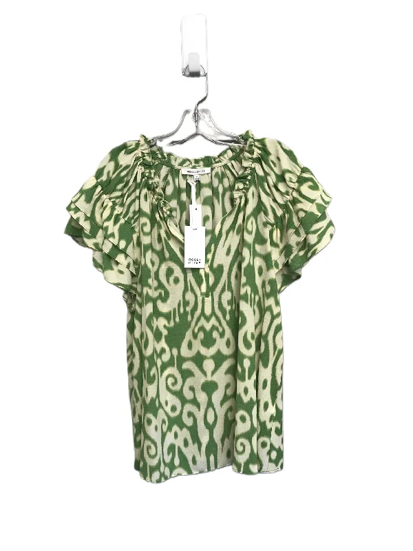 Economic Outlook Green Top Short Sleeve By Rose And Olive, Size: 1x