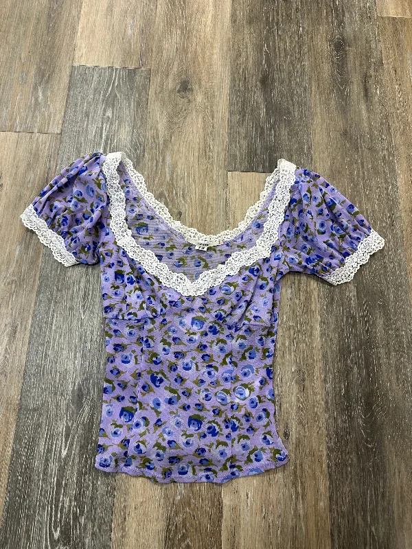 Trendy Comfort Top Short Sleeve By Kimichi Blue In Purple, Size: M