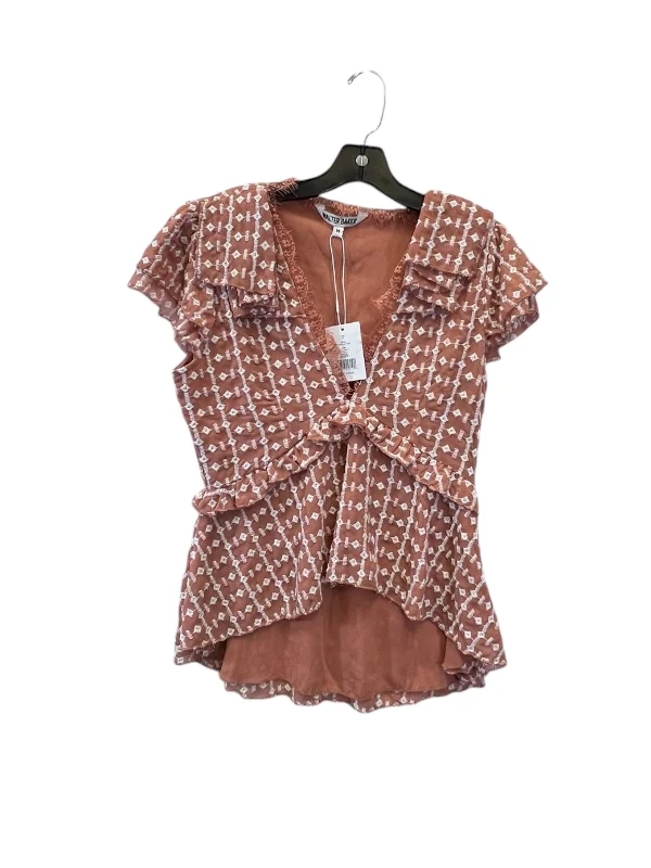 Modern Tailoring Top Short Sleeve Designer By Walter Baker In Pink & White, Size: M